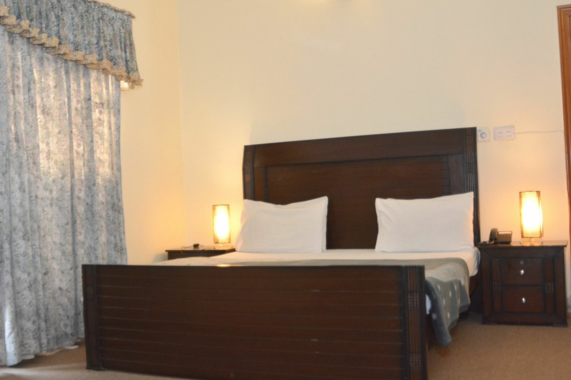 Delano Guest House 이슬라마바드 외부 사진